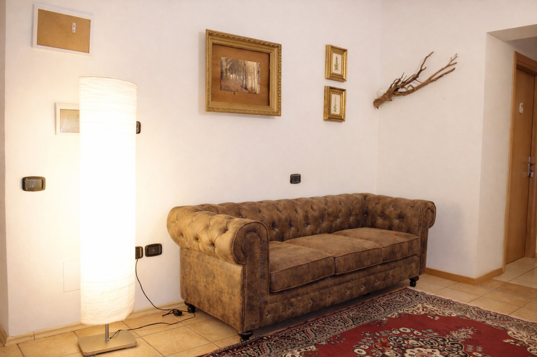 Spazio interno accogliente dell'albergo